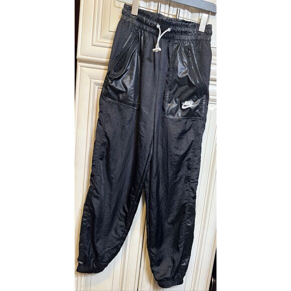 Nike Women's Black Sportswear Woven Cargo Rebel Track Jogger Pants Size XS - Picture 2 of 13